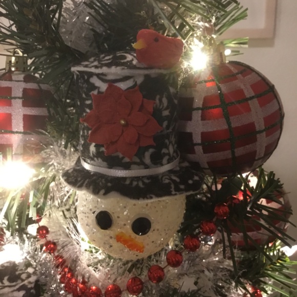 New Handcrafted 24 inch Snowman Christmas Tree - Picture 3 of 6